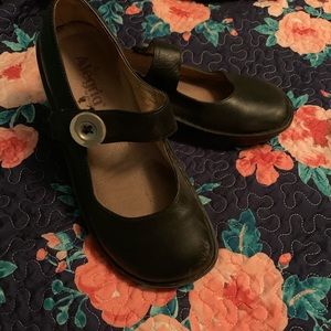 Alegria nursing clogs